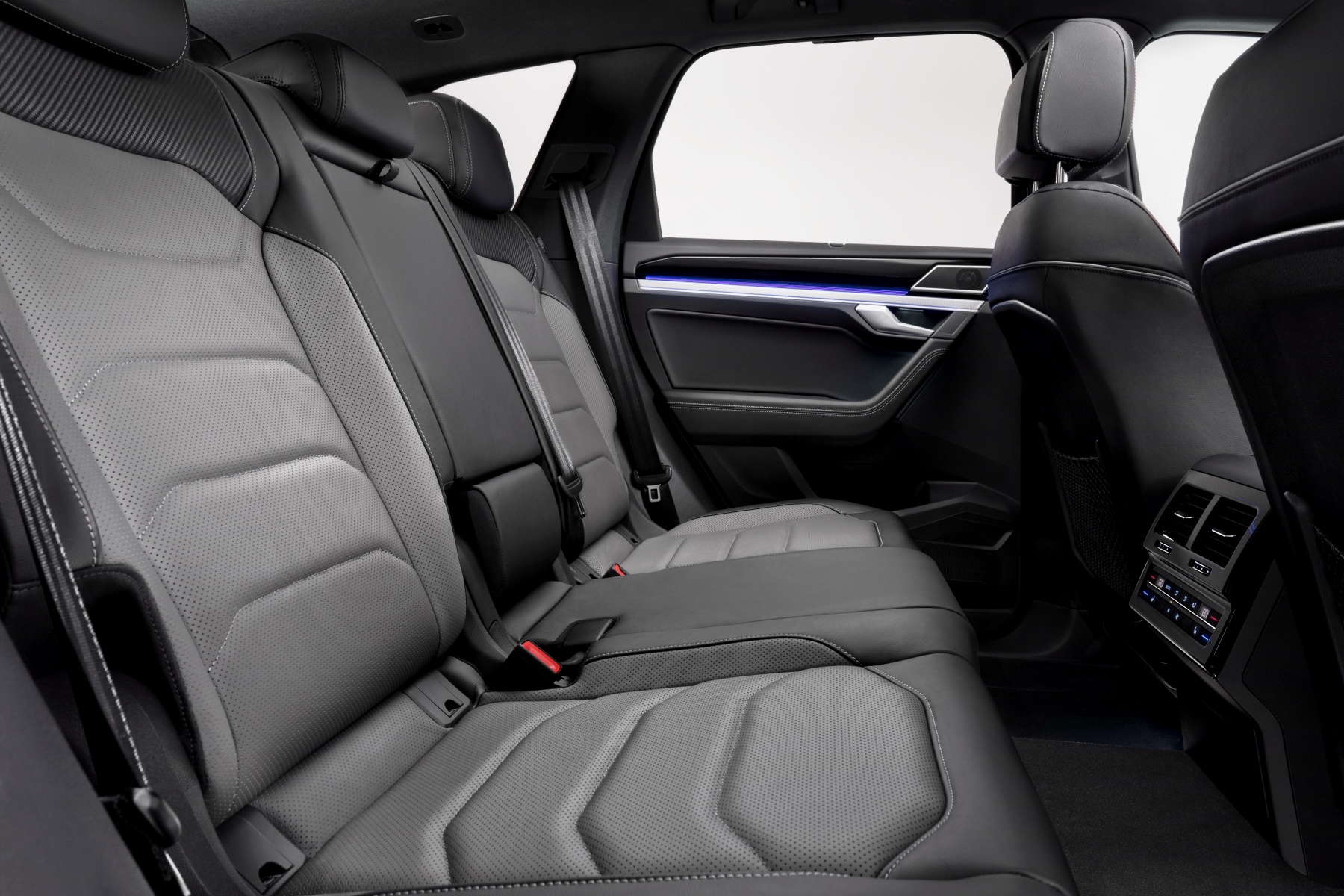 Volkswagen Touareg Review